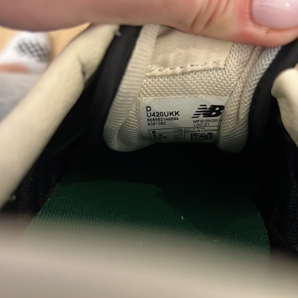 New Balance 420, Unisex, Black with grey, great condition, size 6m 7.5w - Picture 5 of 6